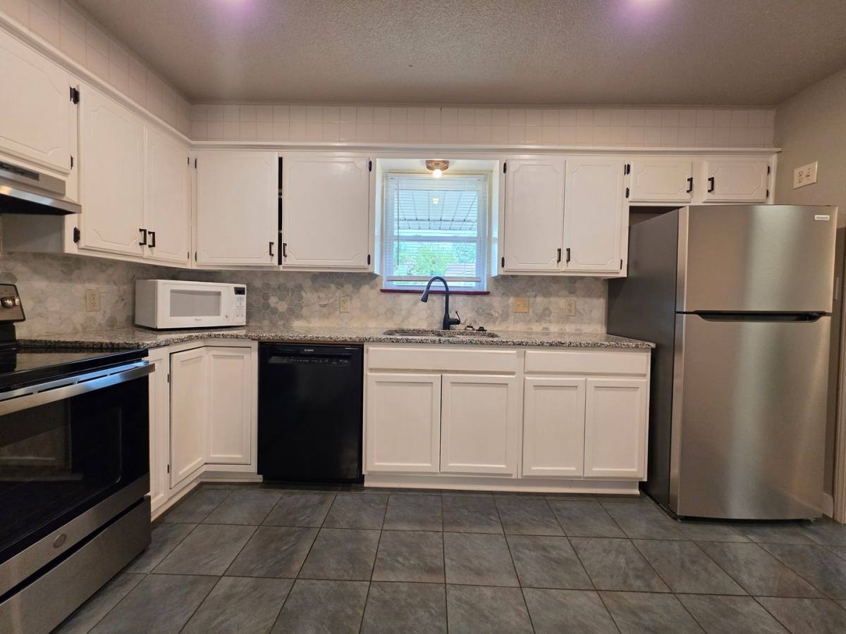 House for rent at 1 Red Oak Rd, Shawnee, OK 74804