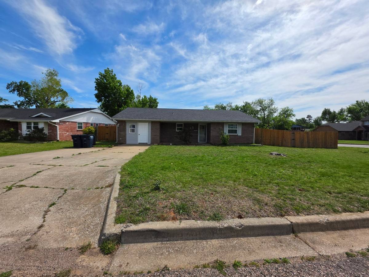 House for rent at 1 Red Oak Rd, Shawnee, OK 74804
