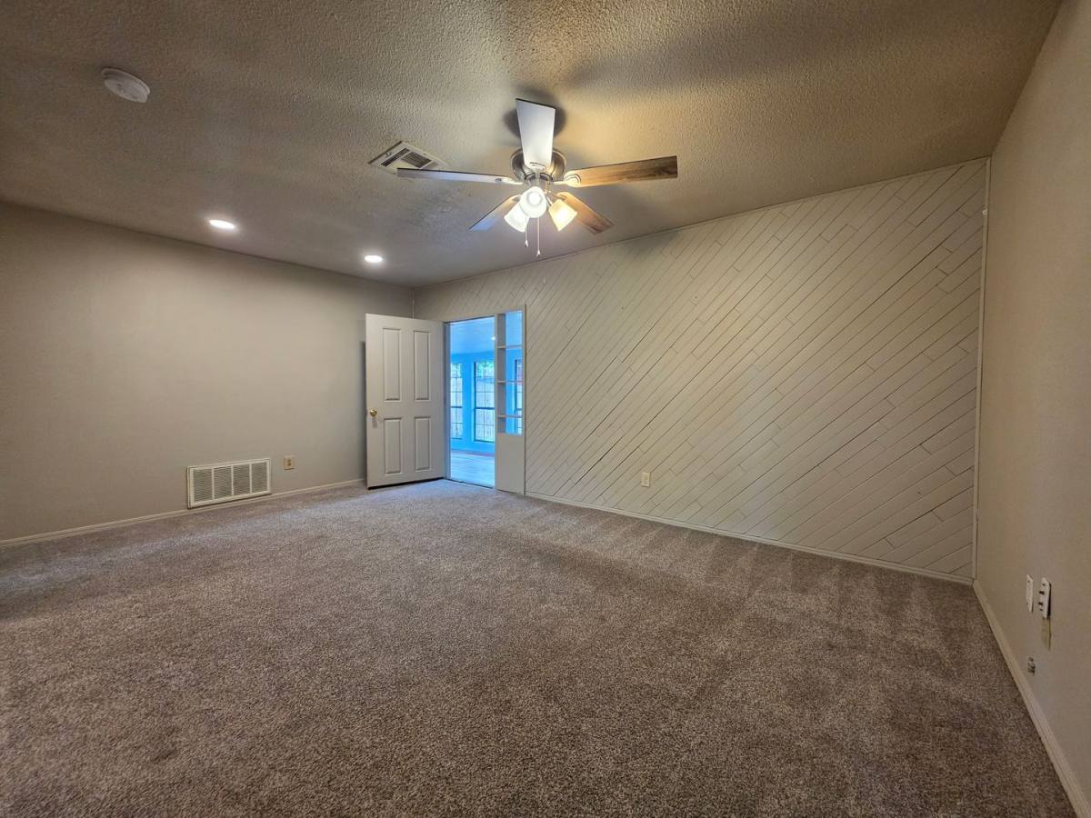 House for rent at 1 Red Oak Rd, Shawnee, OK 74804