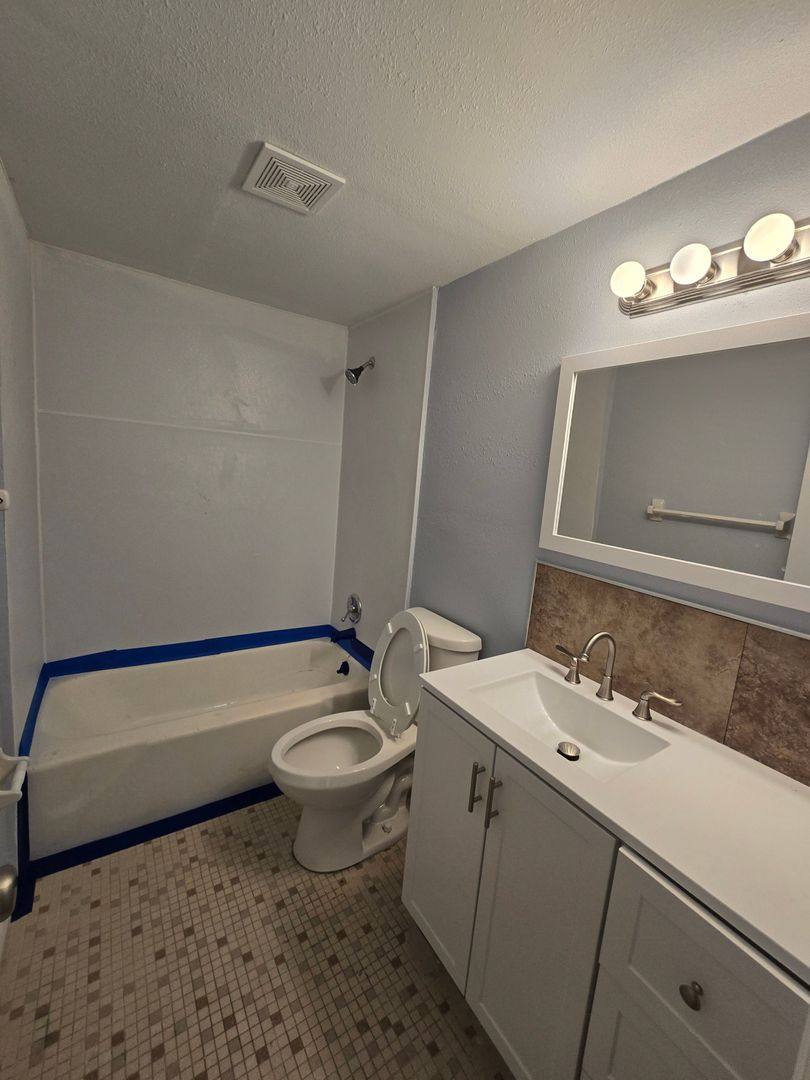 Apartment for rent at 623 N Bay St, Eustis, FL 32726