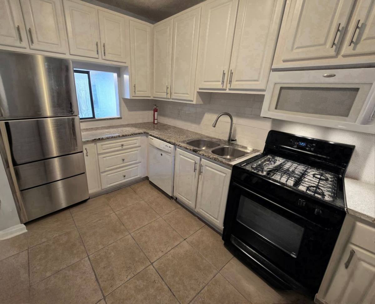 Apartment for rent at 623 N Bay St, Eustis, FL 32726