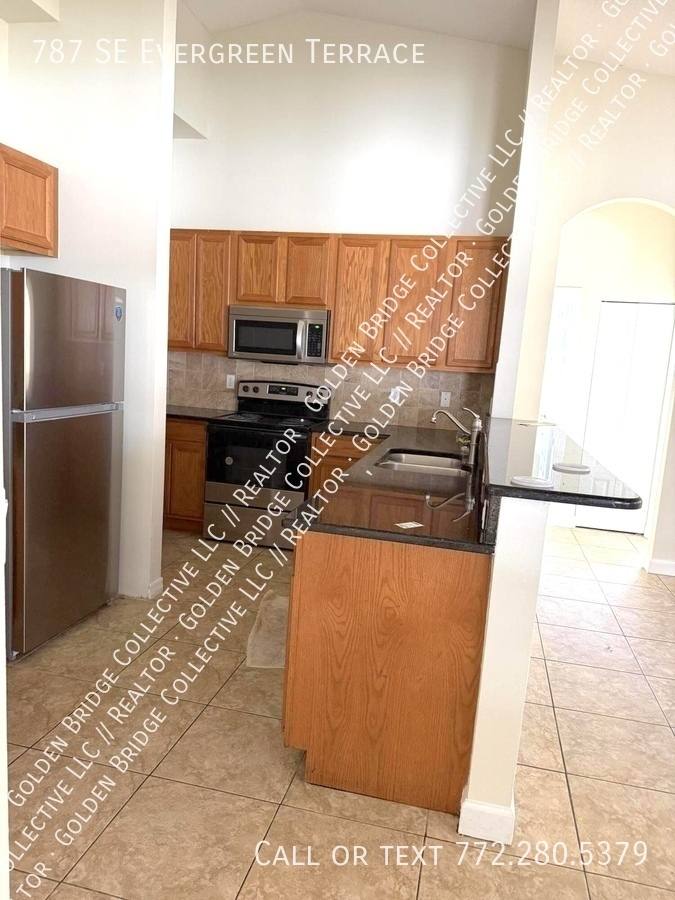 House for rent at 787 SE Evergreen Terrace, Port Saint Lucie, FL 34983