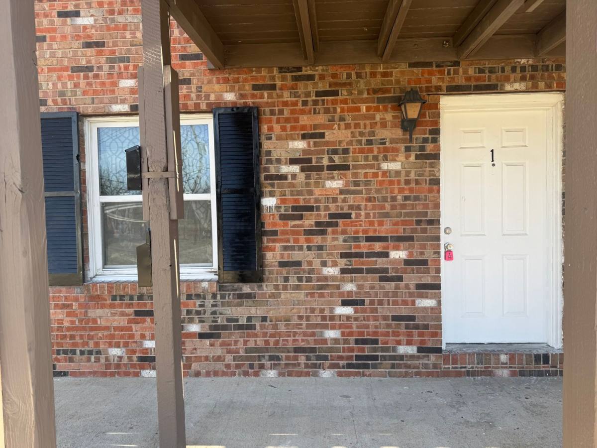 Apartment for rent at 115 Jerome St, East Saint Louis, IL 62206
