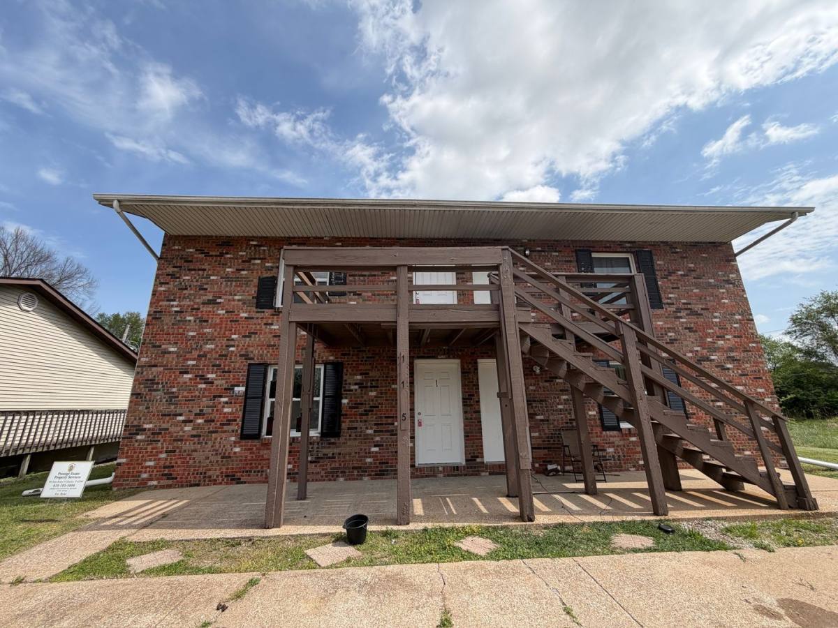 Apartment for rent at 115 Jerome St, East Saint Louis, IL 62206