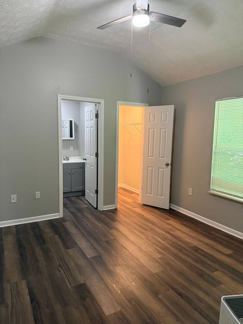 Apartment for rent at 5228 McIntyre Rd, Knoxville, TN 37914