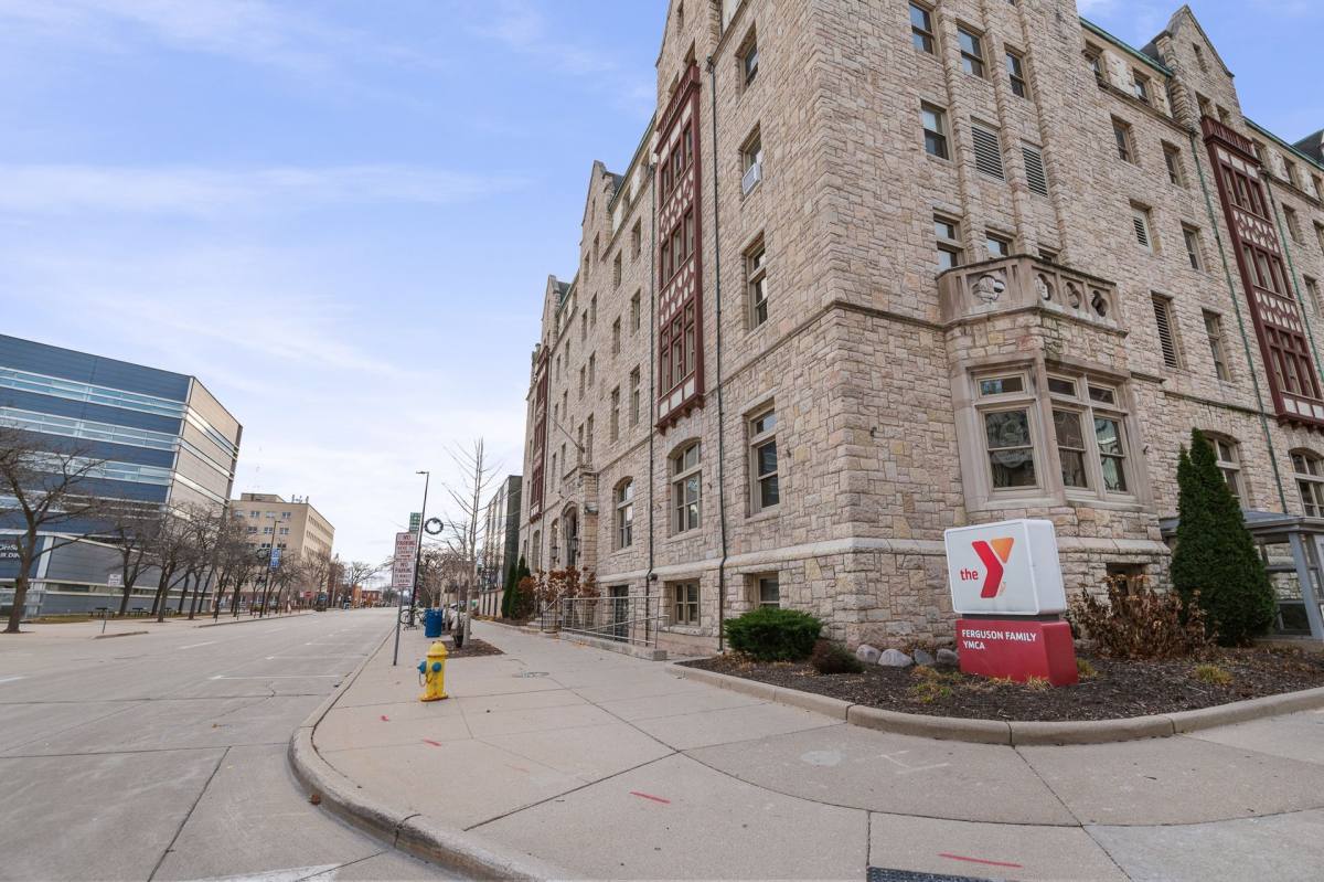 Apartment for rent at 216 Northland Ave, Green Bay, WI 54301