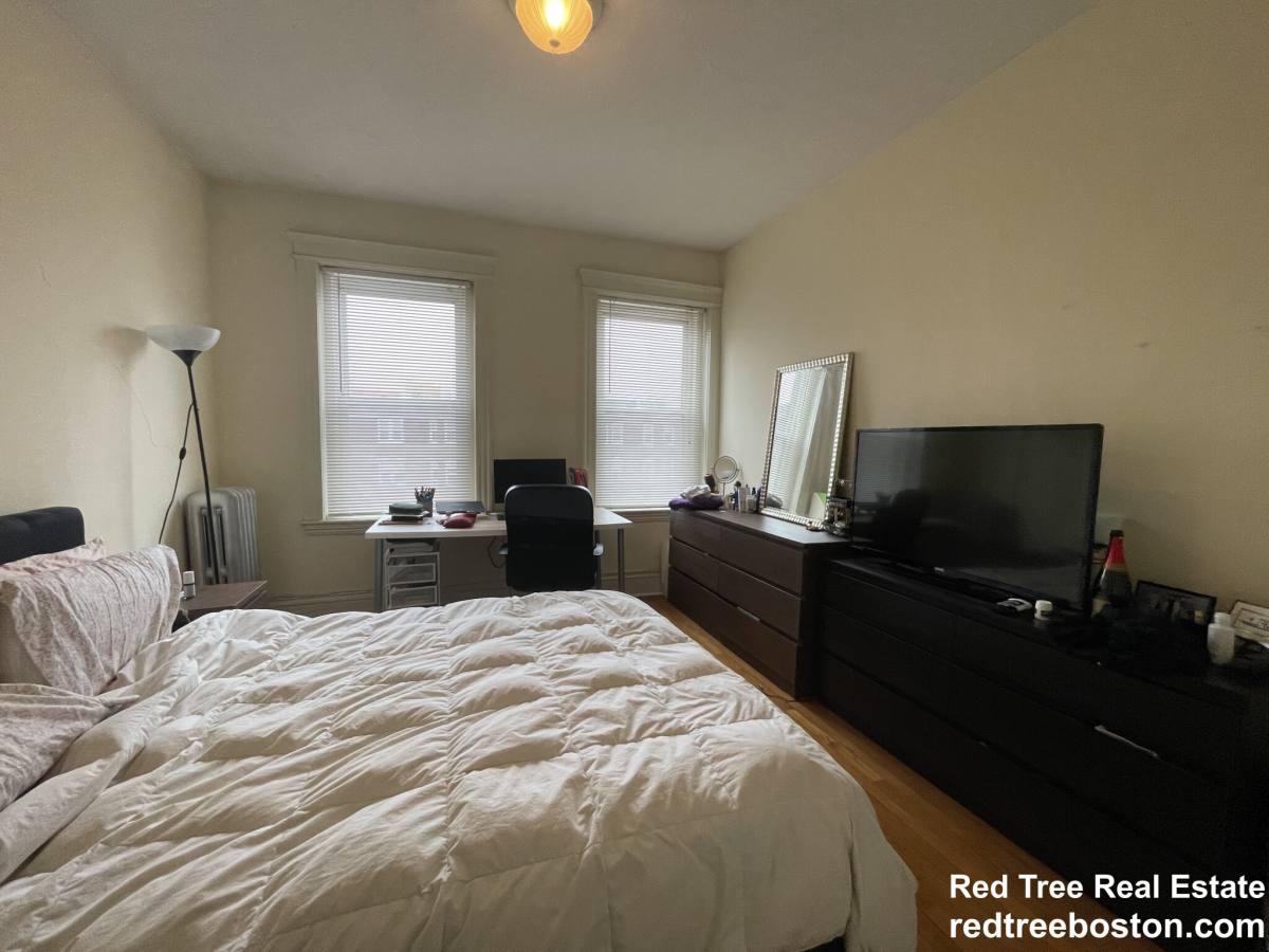 Apartment for rent at 107 Queensberry St #14, Boston, MA 02215