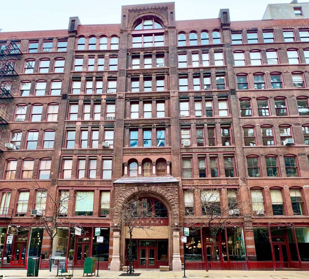 Apartment for rent at 711 S Dearborn St, Chicago, IL 60605