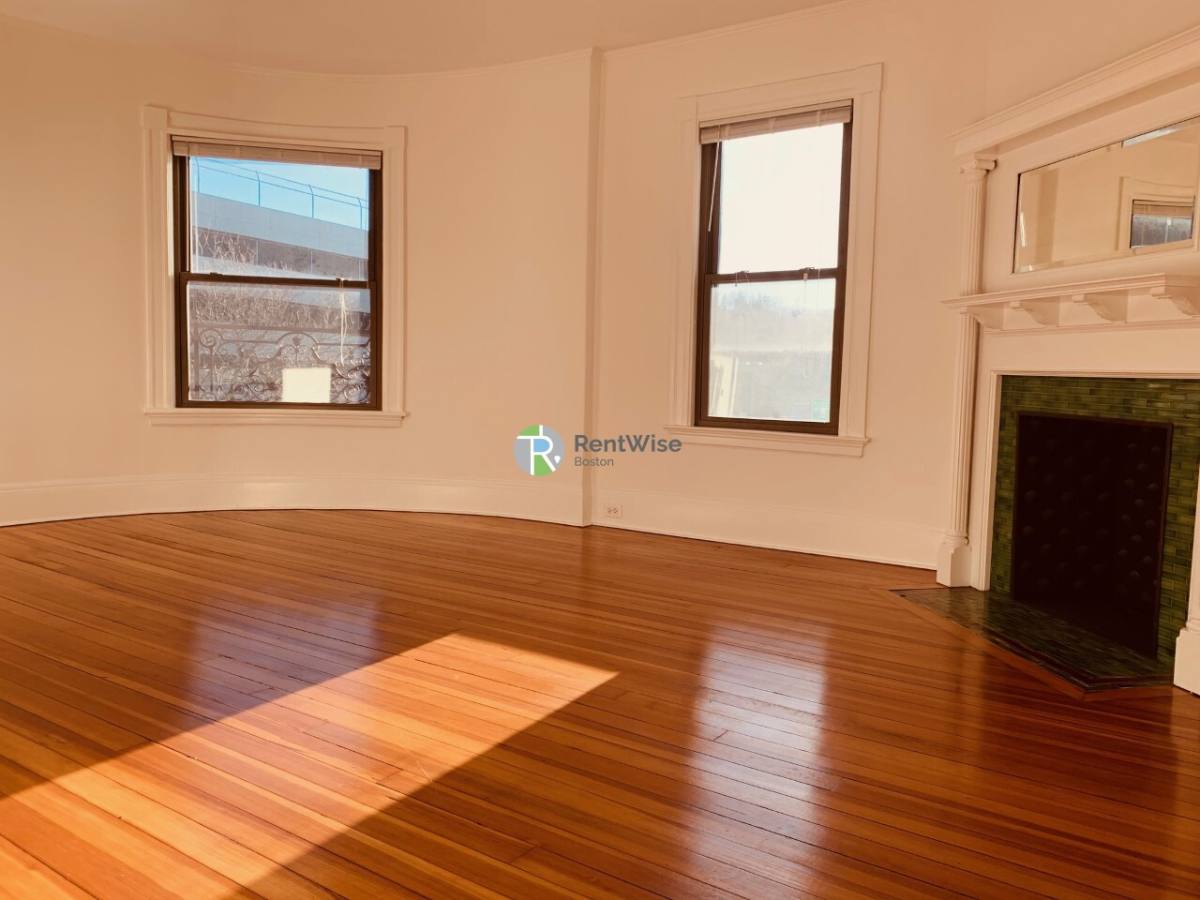 Apartment for rent at 337 Washington St #5, Newton Center, MA 02459