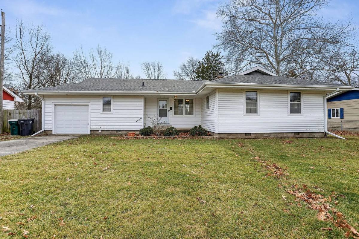 House for rent at 3 Matteson Dr, Villa Grove, IL 61956