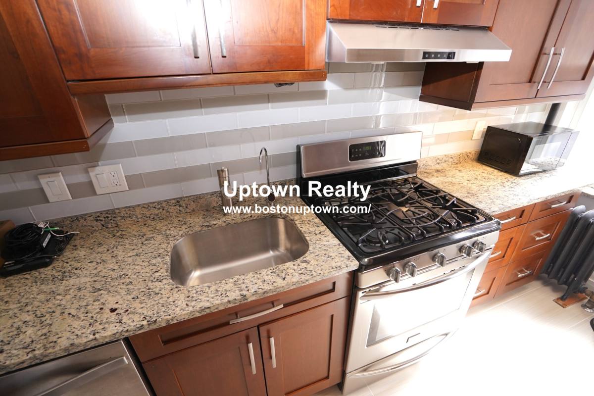 Apartment for rent at 72 Strathmore #1, Brighton, MA 02135