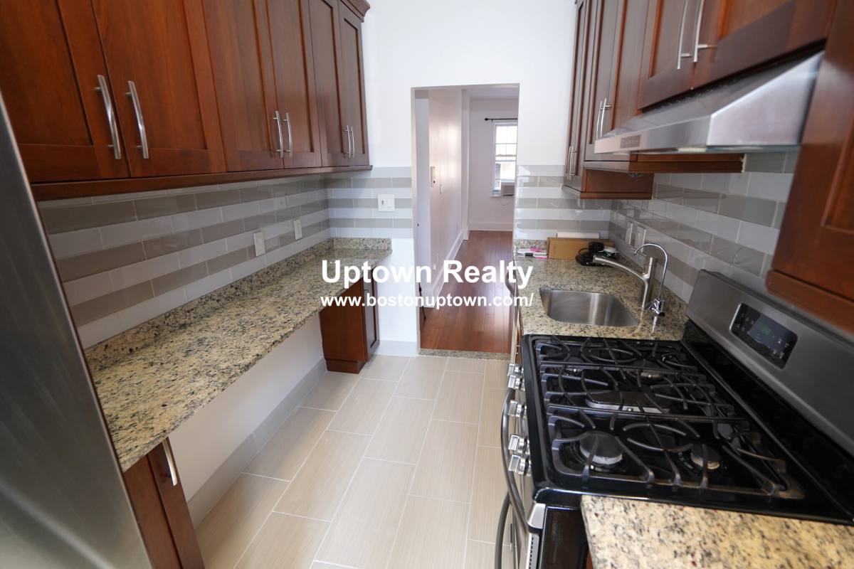 Apartment for rent at 72 Strathmore #1, Brighton, MA 02135