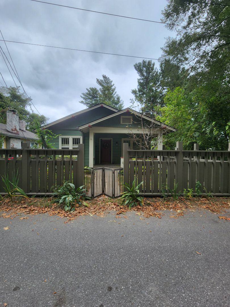 House for rent at 25 Parkman Place, Asheville, NC 28806