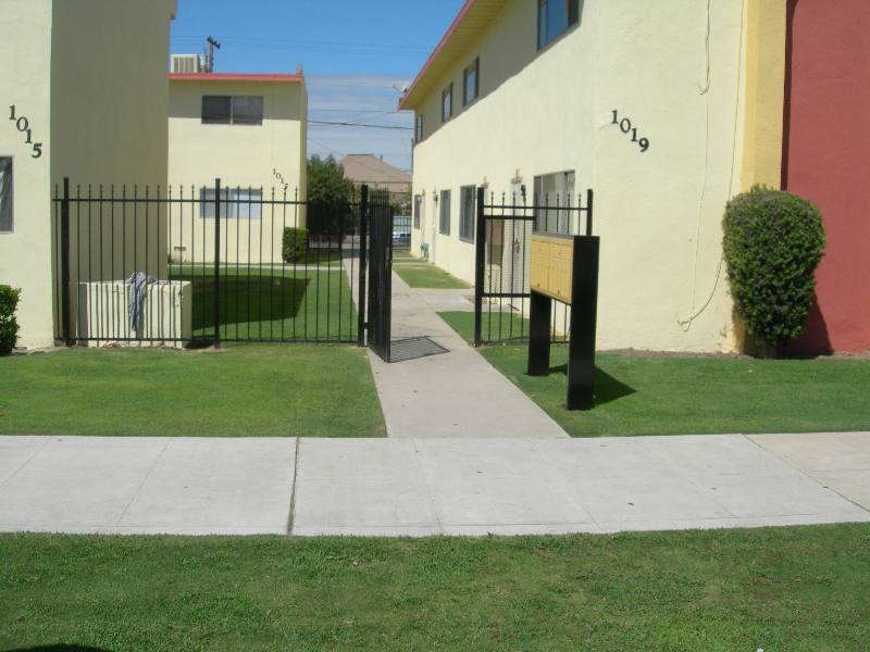 Apartment for rent at 1015 L St, Bakersfield, CA 93304