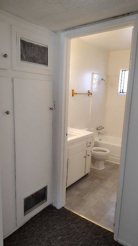 Apartment for rent at 1015 L St, Bakersfield, CA 93304