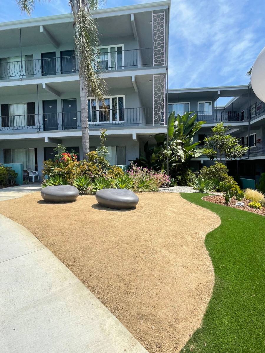Apartment for rent at 10751 Rose Ave, Los Angeles, CA 90034