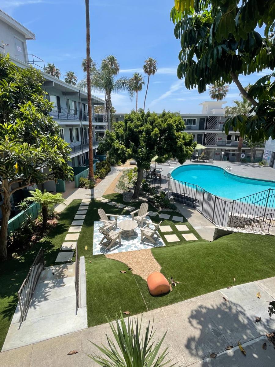 Apartment for rent at 10751 Rose Ave, Los Angeles, CA 90034