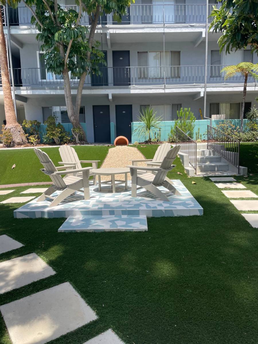 Apartment for rent at 10751 Rose Ave, Los Angeles, CA 90034
