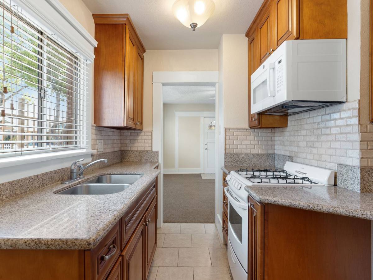 Apartment for rent at 1460 Gaviota Ave, Long Beach, CA 90813