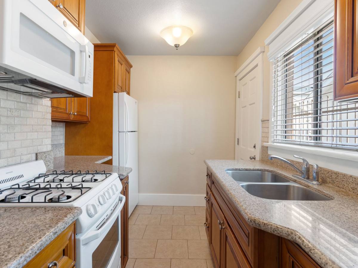 Apartment for rent at 1460 Gaviota Ave, Long Beach, CA 90813