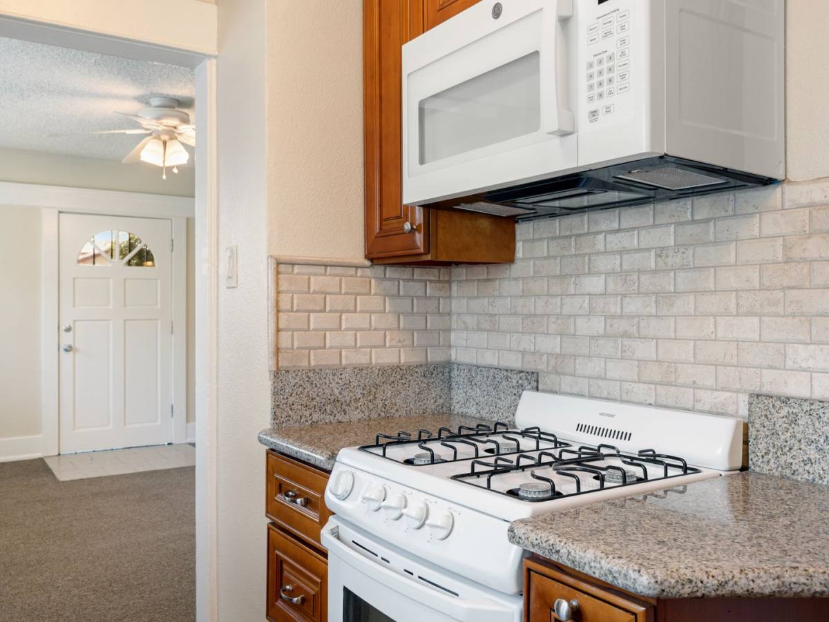 Apartment for rent at 1460 Gaviota Ave, Long Beach, CA 90813