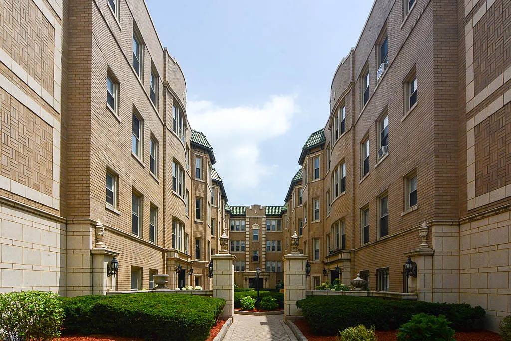 Apartment for rent at 3840 N Wilton Ave #3, Chicago, IL 60613