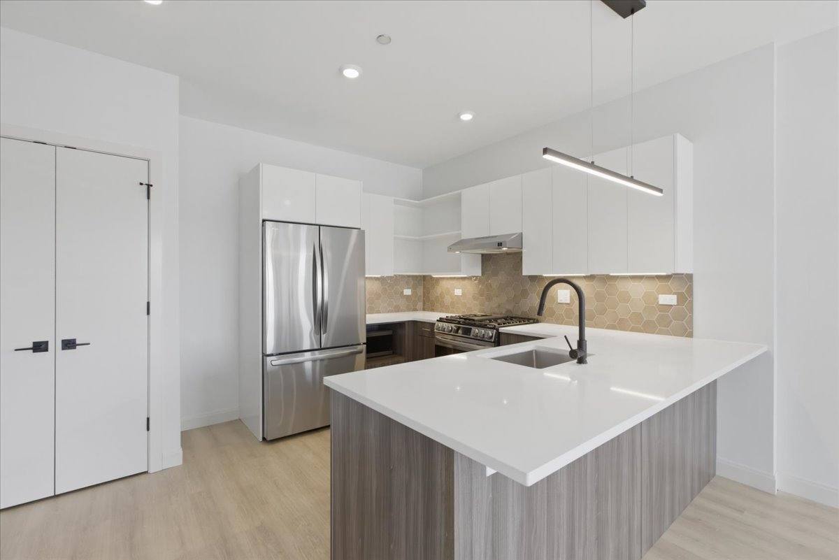 Apartment for rent at 948 W Sunnyside #201, Chicago, IL 60640