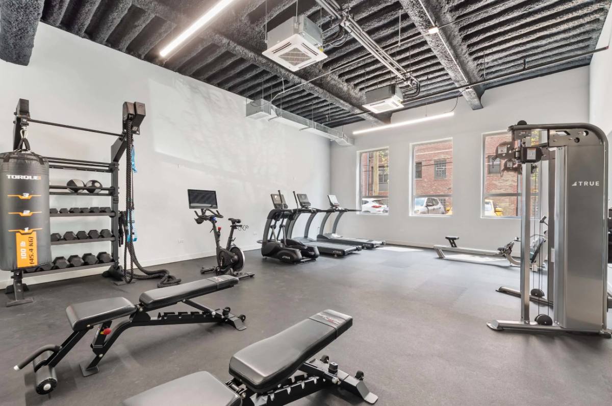 Apartment for rent at 948 W Sunnyside #201, Chicago, IL 60640