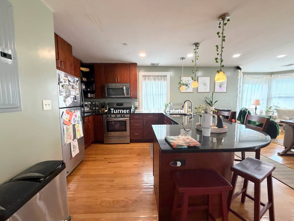 Apartment for rent at 31 Humphreys #3, Dorchester, MA 02125