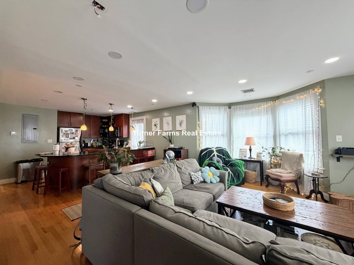 Apartment for rent at 31 Humphreys #3, Dorchester, MA 02125