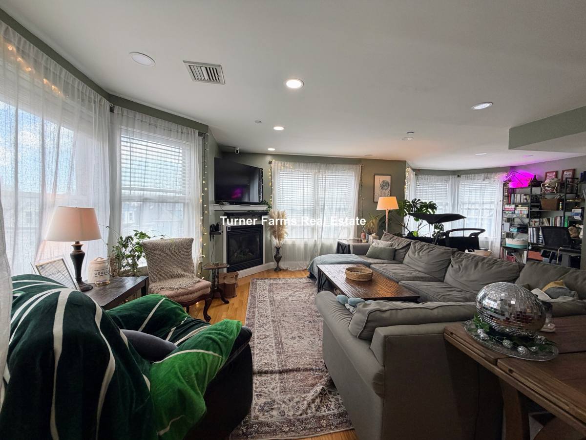 Apartment for rent at 31 Humphreys #3, Dorchester, MA 02125