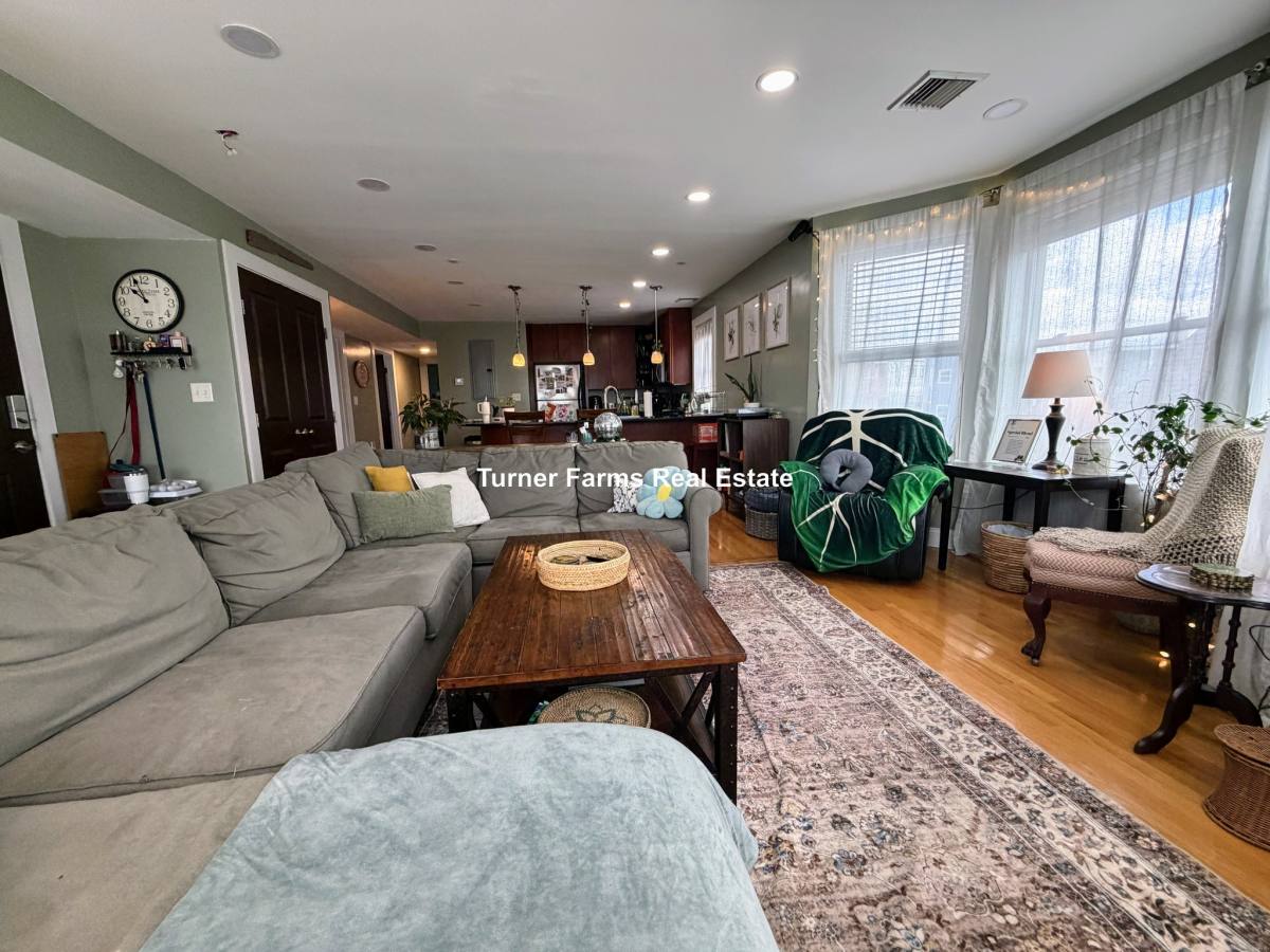 Apartment for rent at 31 Humphreys #3, Dorchester, MA 02125