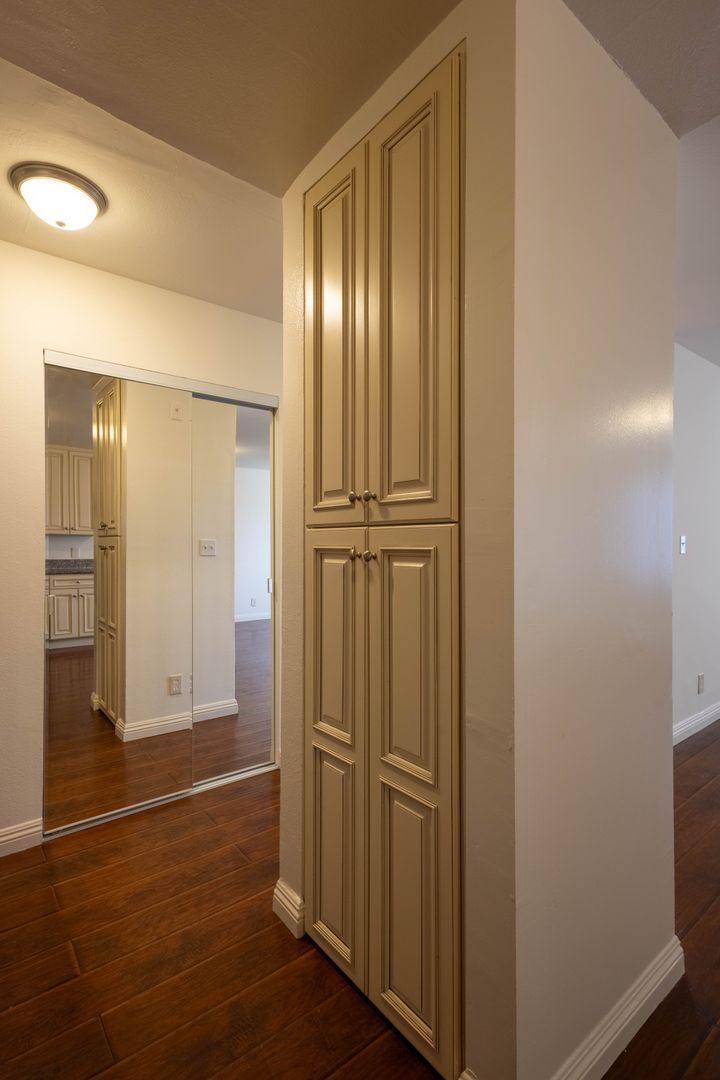 Apartment for rent at 2816 San Marino St, Los Angeles, CA 90006