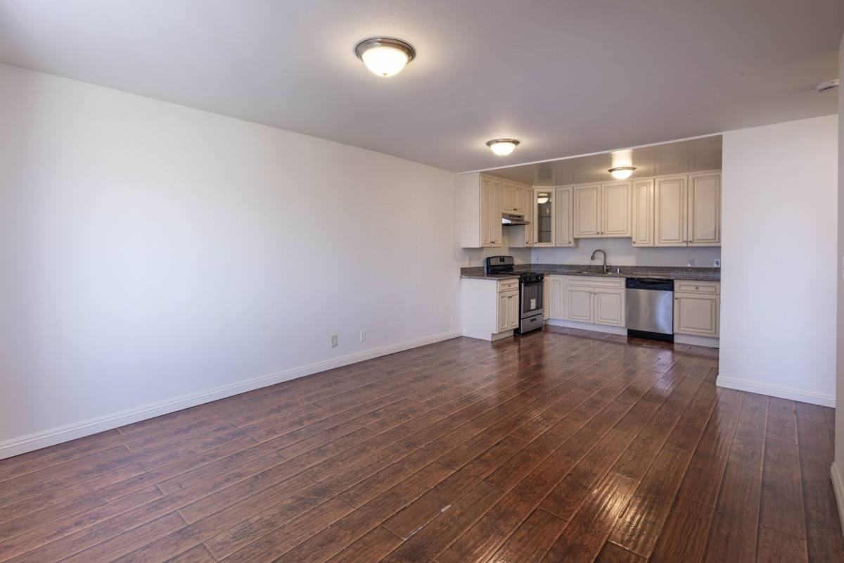 Apartment for rent at 2816 San Marino St, Los Angeles, CA 90006
