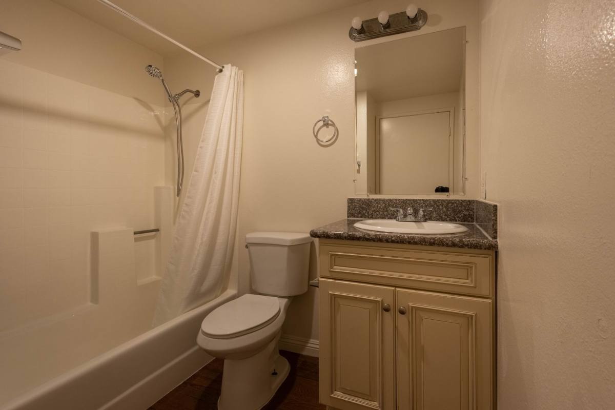 Apartment for rent at 2816 San Marino St, Los Angeles, CA 90006