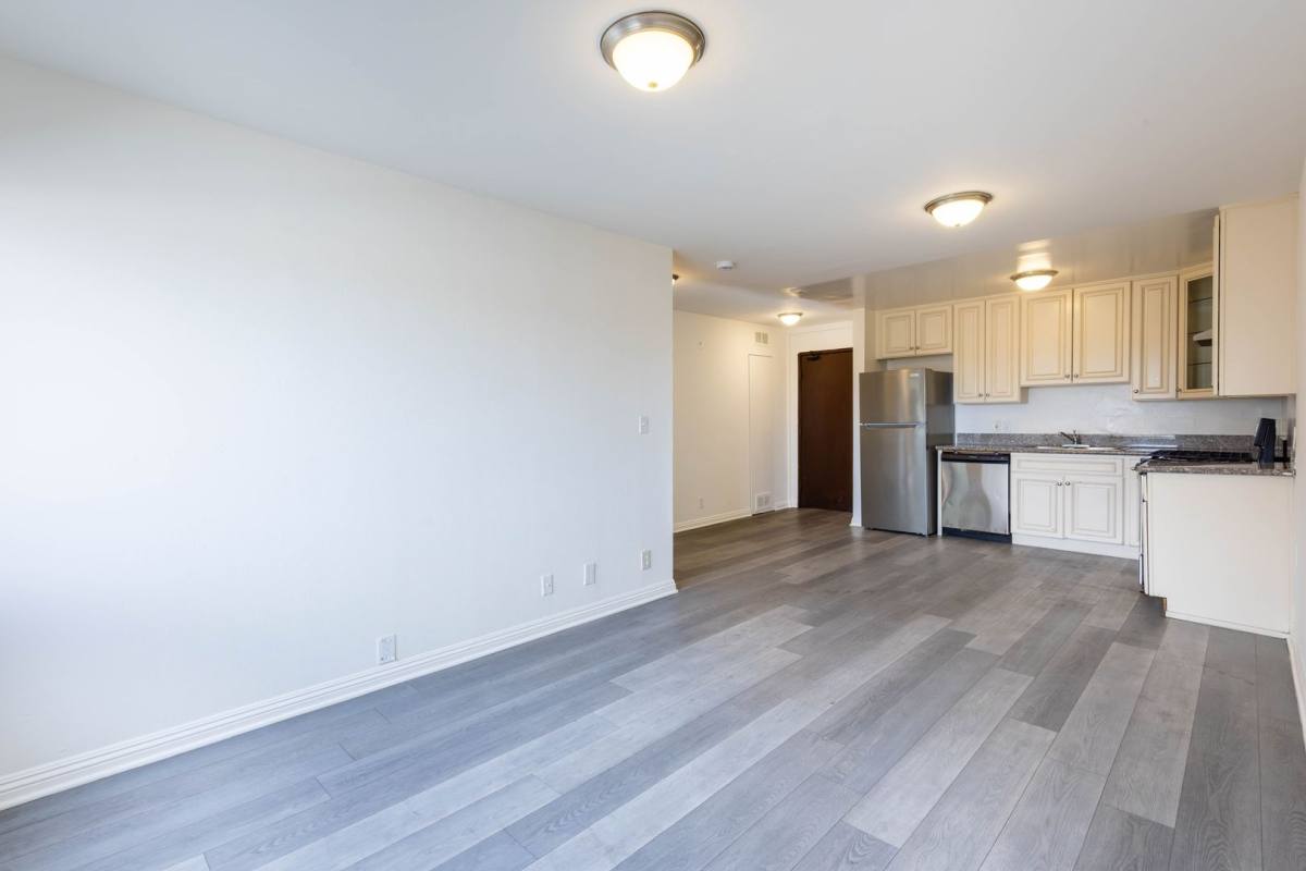 Apartment for rent at 2816 San Marino St, Los Angeles, CA 90006