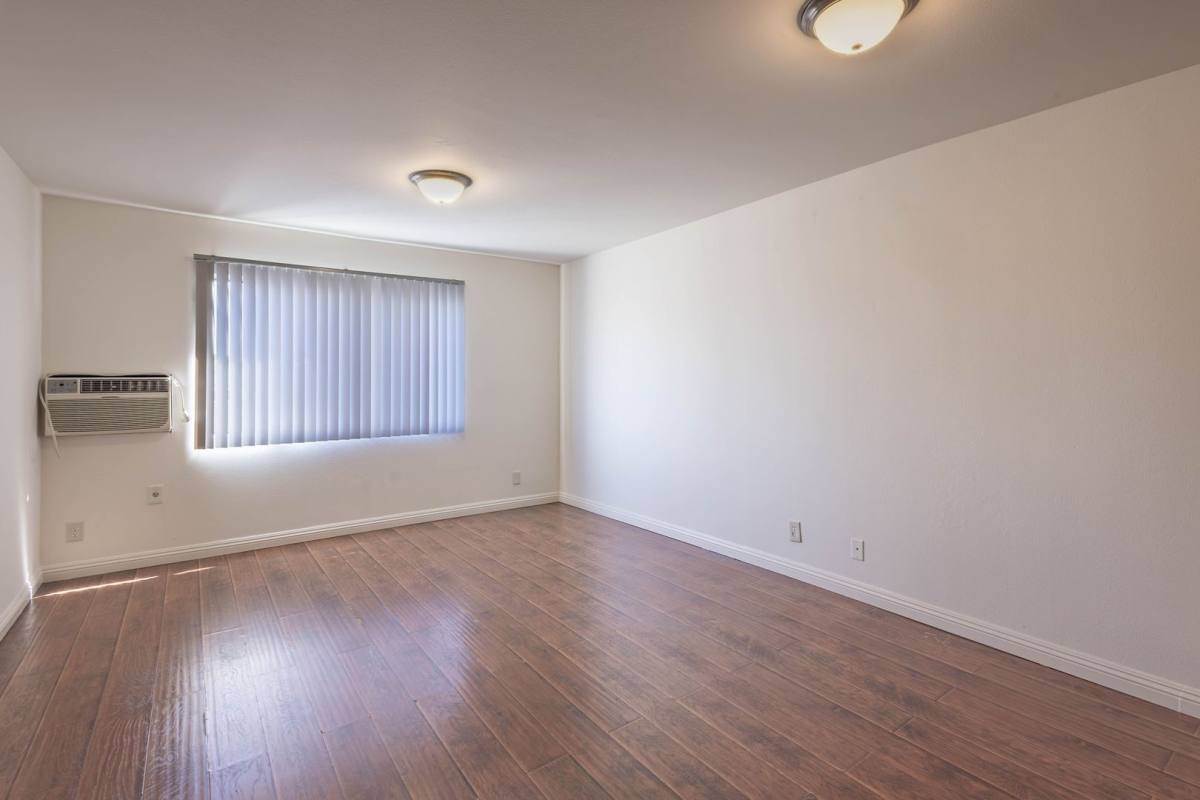 Apartment for rent at 2816 San Marino St, Los Angeles, CA 90006