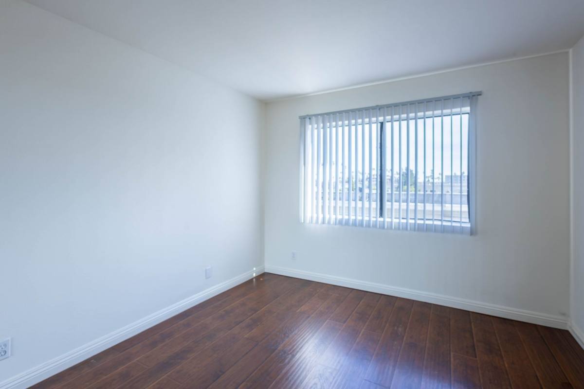 Apartment for rent at 2816 San Marino St, Los Angeles, CA 90006
