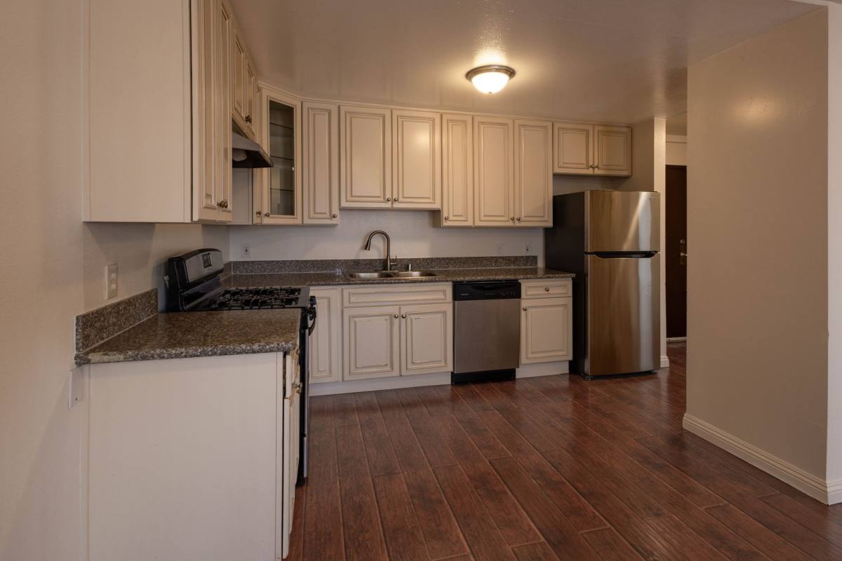 Apartment for rent at 2816 San Marino St, Los Angeles, CA 90006