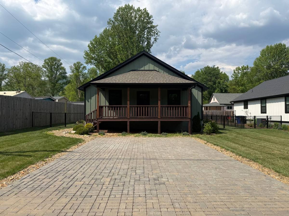 House for rent at 88 Atkins Dr, Black Mountain, NC 28711