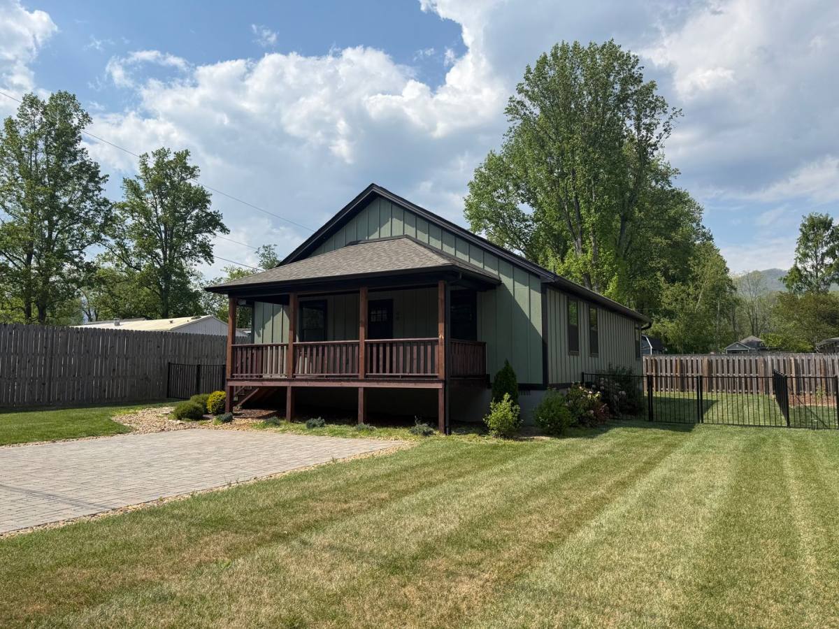 House for rent at 88 Atkins Dr, Black Mountain, NC 28711