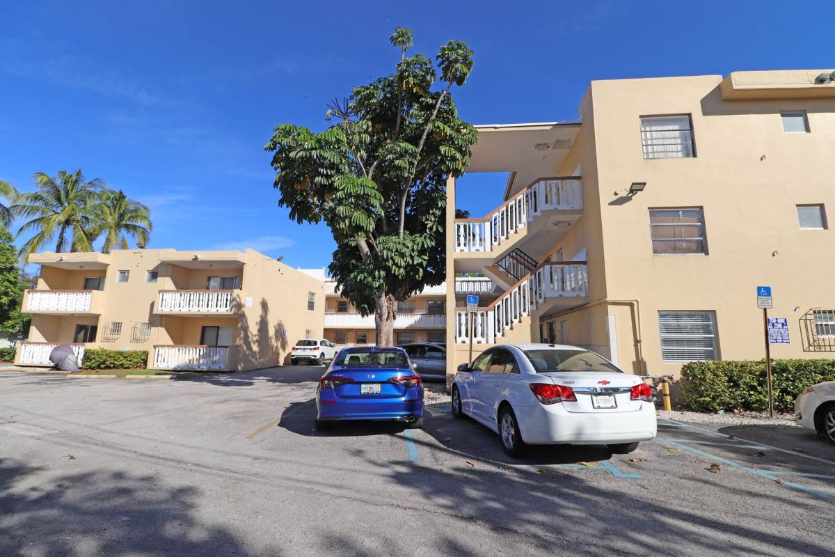 Apartment for rent at 2031 NE 139 St, Miami, FL 33181