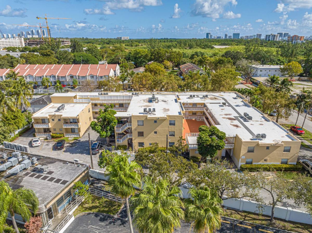 Apartment for rent at 2031 NE 139 St, Miami, FL 33181