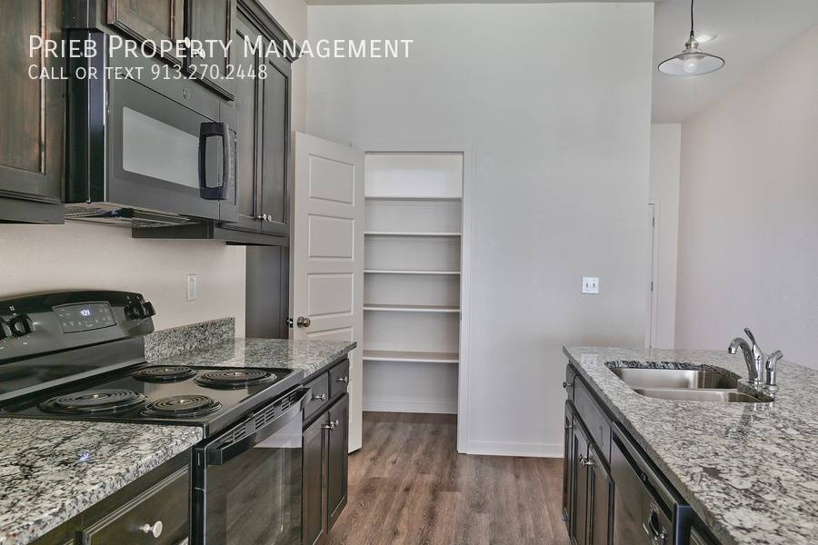 Townhouse for rent at 8791 Findley St - Interior #BUILDING 16, Lenexa, KS 66227