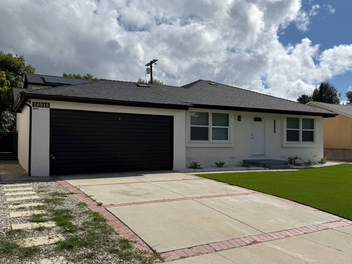 Apartment for rent at 16918 Bassett St, Van Nuys, CA 91406
