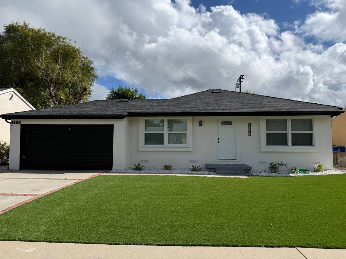 Apartment for rent at 16918 Bassett St, Van Nuys, CA 91406