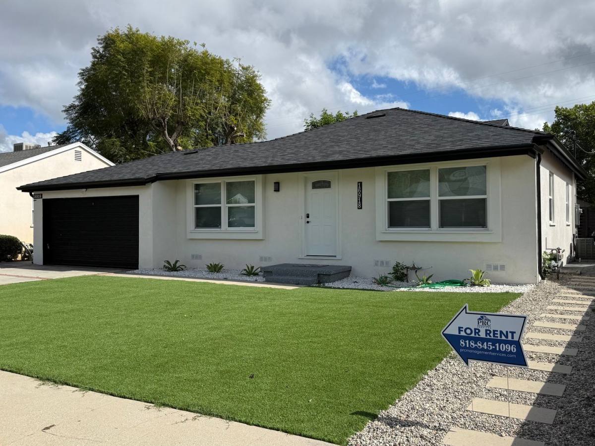 Apartment for rent at 16918 Bassett St, Van Nuys, CA 91406