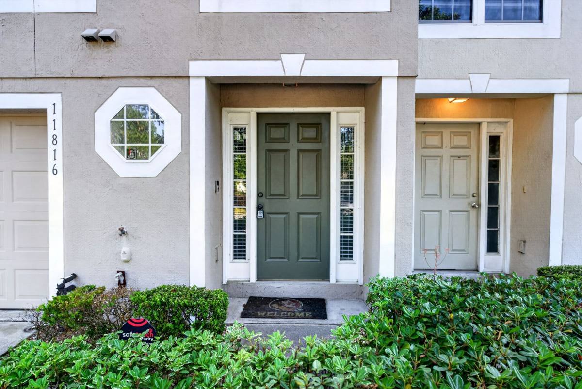 Townhouse for rent at 11816 Lake Bend Circle, Jacksonville, FL 32218