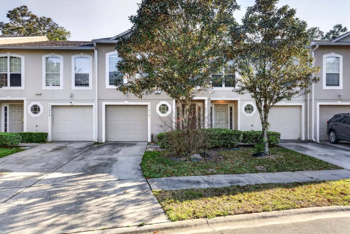 Townhouse for rent at 11816 Lake Bend Circle, Jacksonville, FL 32218