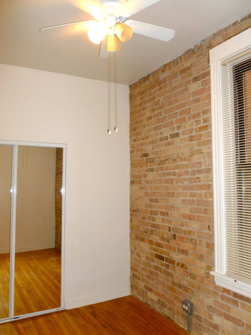 Apartment for rent at 725 S Loomis St, Chicago, IL 60607